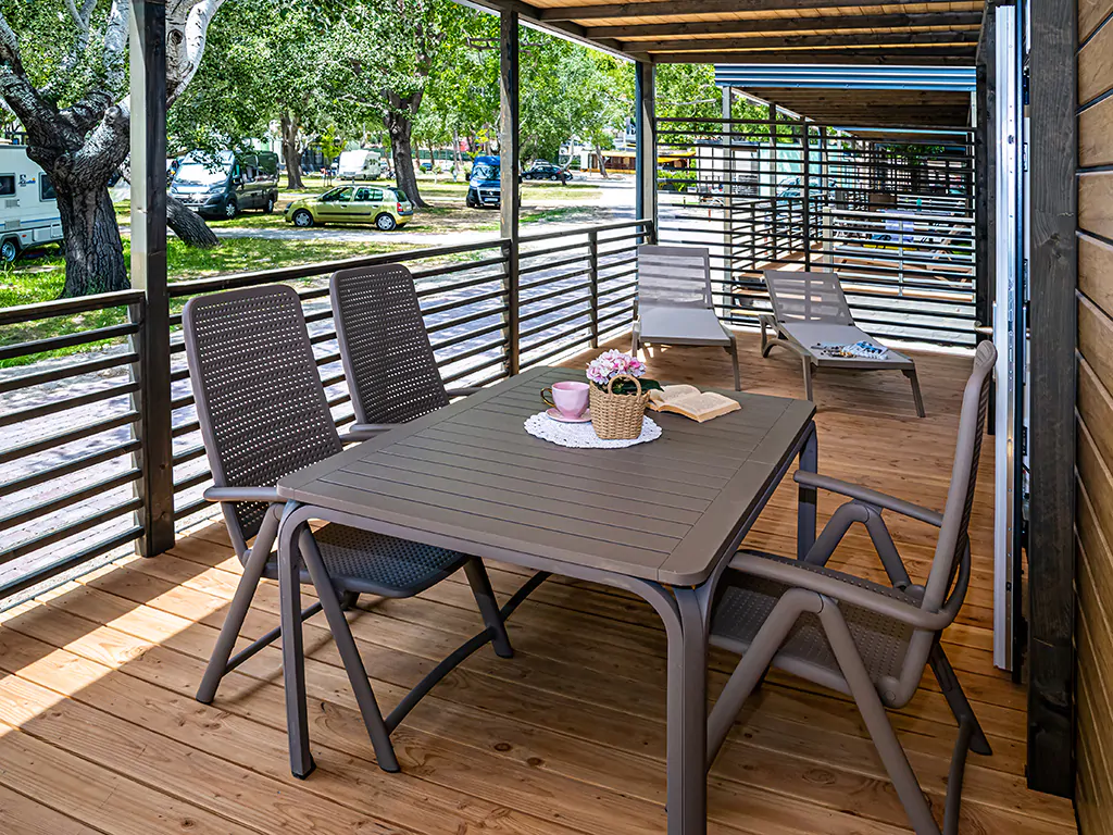 campsite-galeb-mobile-home-terrace-sunbeds