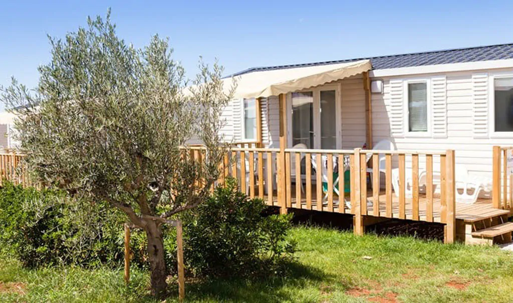 campsite-park-umag-mobile-home-comfort-for-6-persons-exterior-terrace
