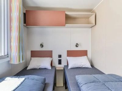 campsite-park-umag-mobile-home-premium-balcony-for-6-persons-interior-bedroom-single-beds