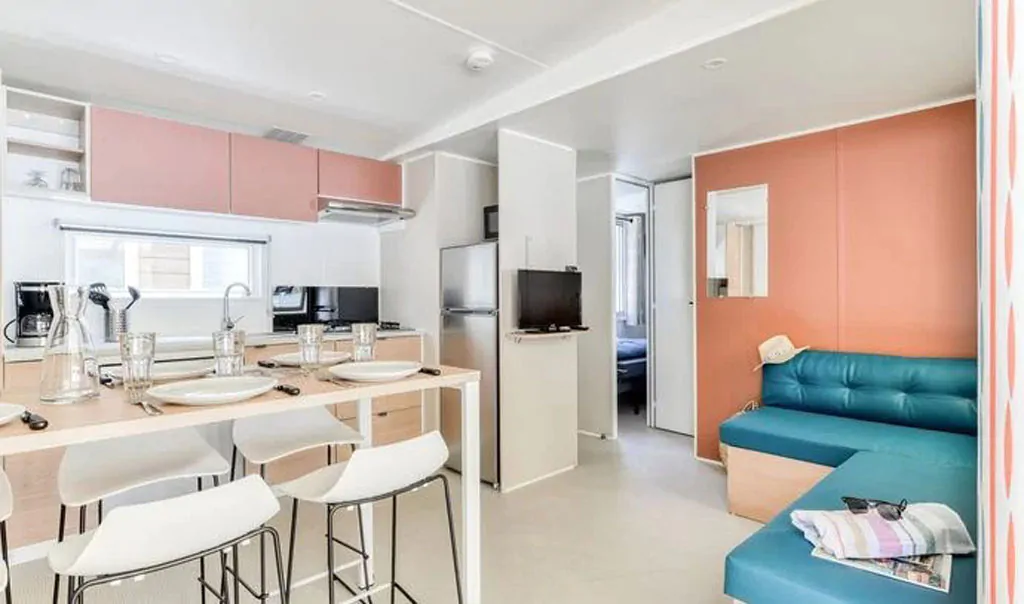campsite-park-umag-mobile-home-premium-balcony-for-6-persons-interior-kitchen-living-room