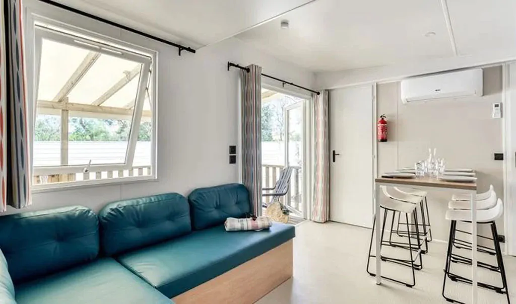campsite-park-umag-mobile-home-premium-balcony-for-6-persons-interior-living-room-couch