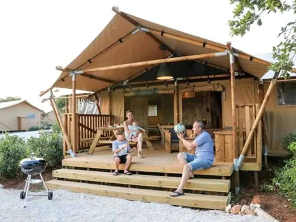 kamp-val-saline-safari-tent-exterior-front-view
