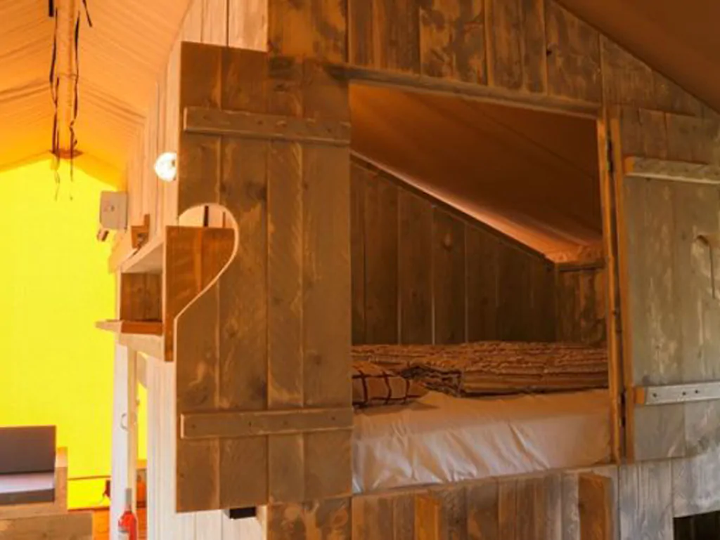kamp-val-saline-safari-tent-interior-single-bed