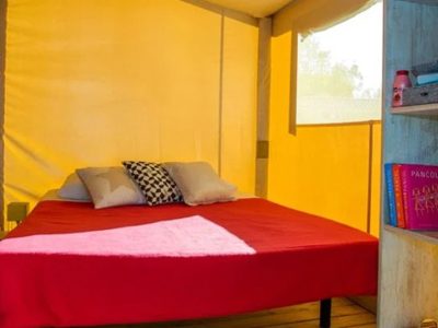 lanterna-premium-resort-lodge-4-1-interior-double-bed
