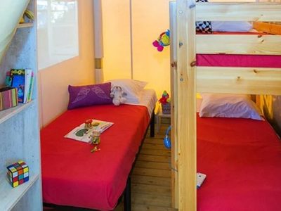 lanterna-premium-resort-lodge-4-1-interior-single-beds-2