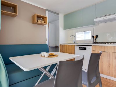 camping-simuni-premium-lounge-4-persons-interior