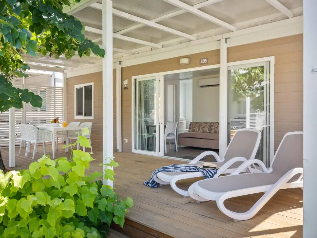 kamp-oliva-premium-for-6-terrace-with-sunbeds