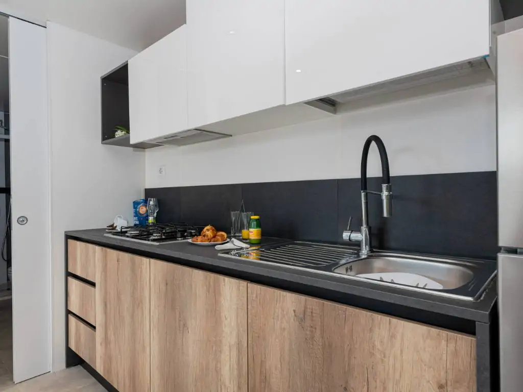 kamp-oliva-premuim-4-kitchen-top