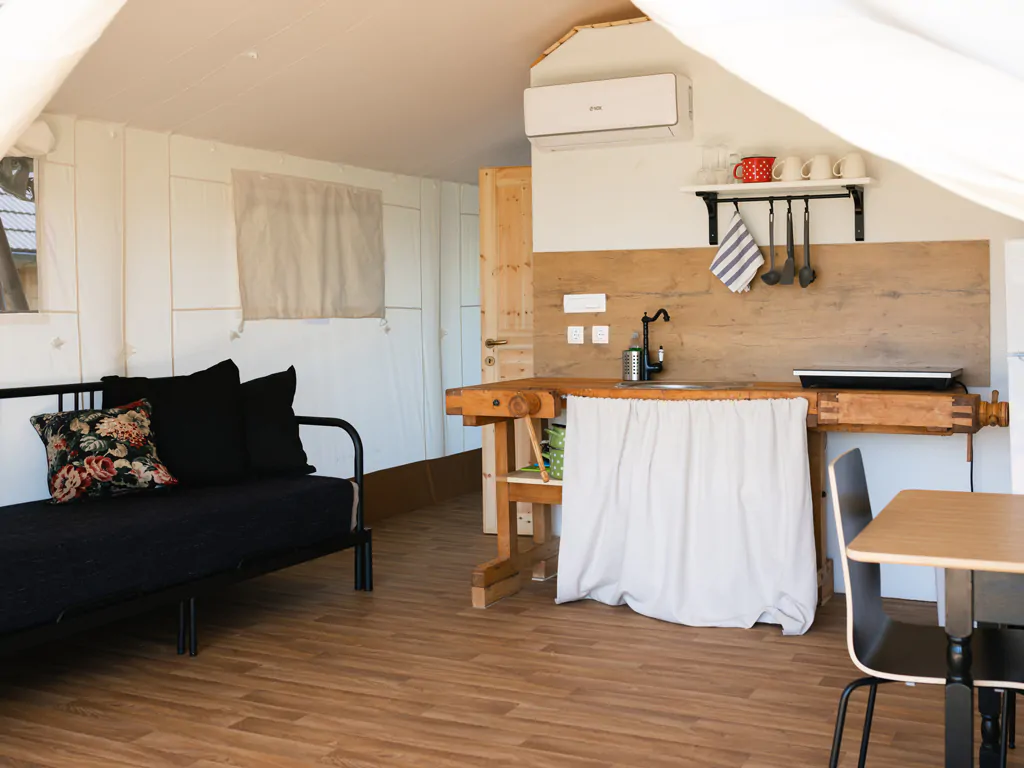 kolpa-resort-glaming-interior-poplart-living-room-ii
