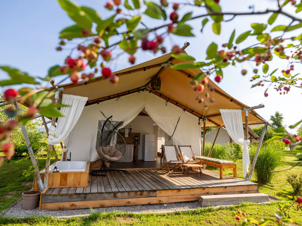 kolpa-resort-glaming-popular-exterior-glamping