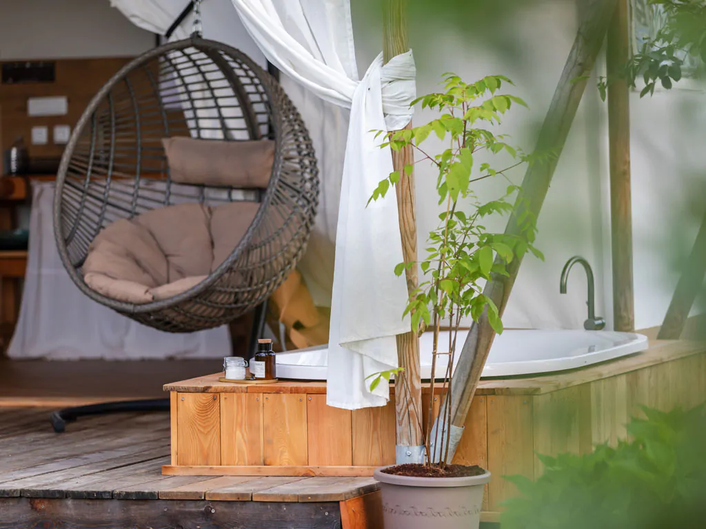 kolpa-resort-glaming-popular-exterior-tub-view