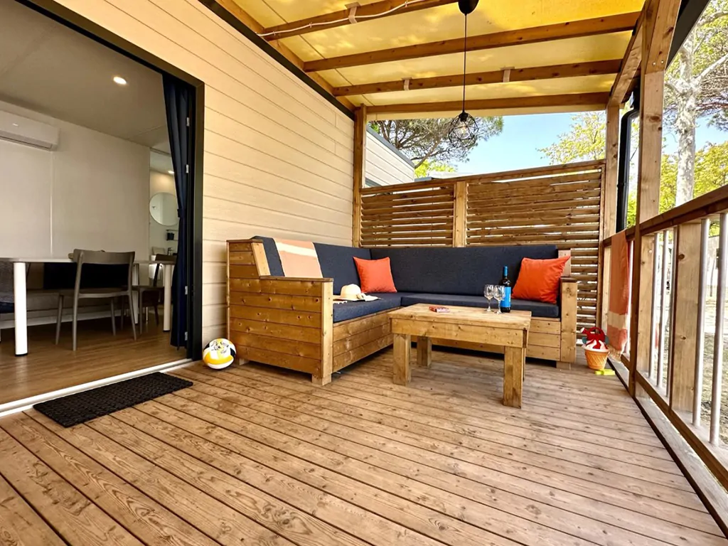 mobile-home-estivo-premium-deluxe-exterior-terrace-outdoor-garniture