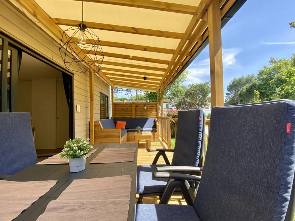 mobile-home-estivo-premium-deluxe-exterior-terrace