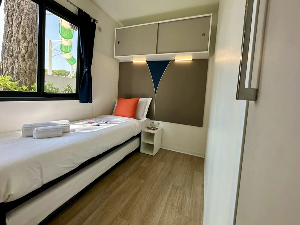 mobile-home-estivo-premium-deluxe-interior-bedroom-pull-out-bed