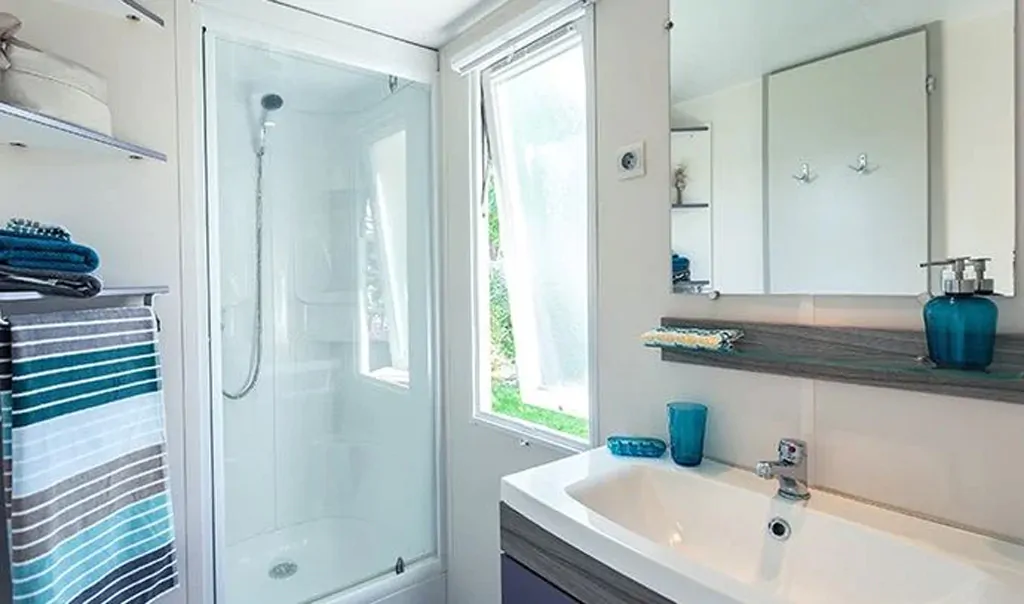 campsite-klenovica-comfort-interior-bathroom