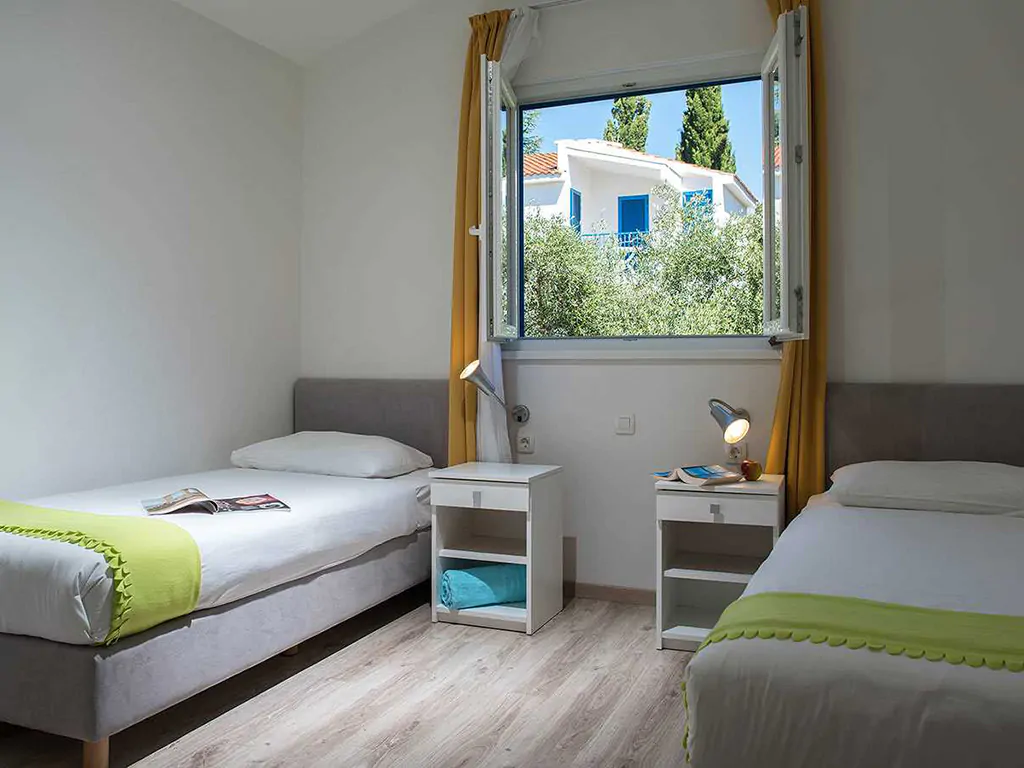 aminess-port-9-apartment-olea-bedroom-single-beds