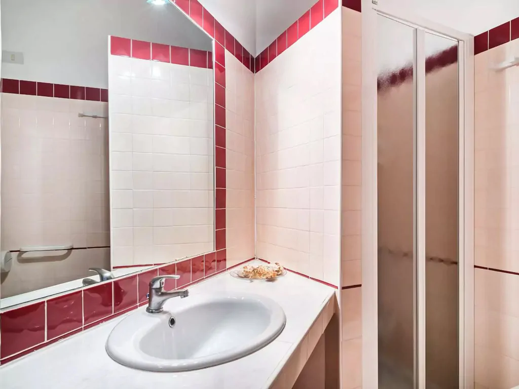 apartment-midi-villaggio-san-francesco-interior-bathroom