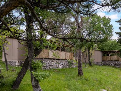 campsite-kacjak-holiday-home-exterior-terrace-2
