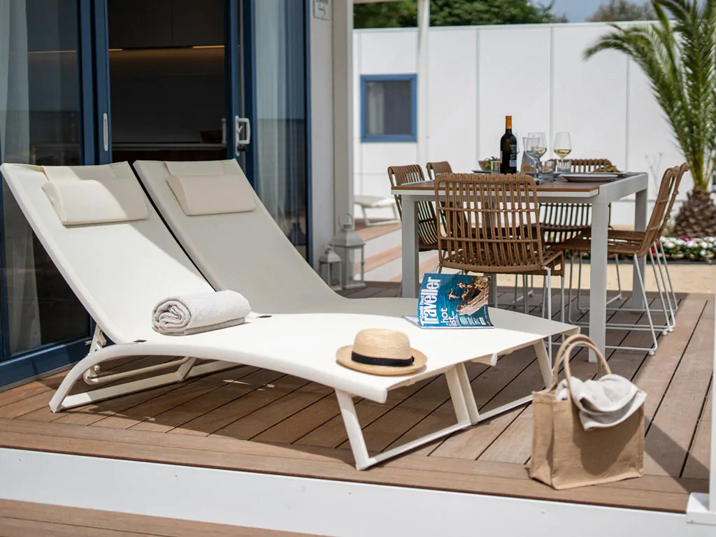 centro-vacanze-villaggio-san-francesco-mobile-home-lodge-deluxe-sea-view-exterior-terrace-view