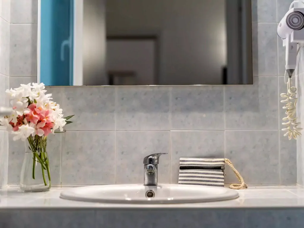 villaggio-san-francesco-apartment-standard-interior-bathroom-sink