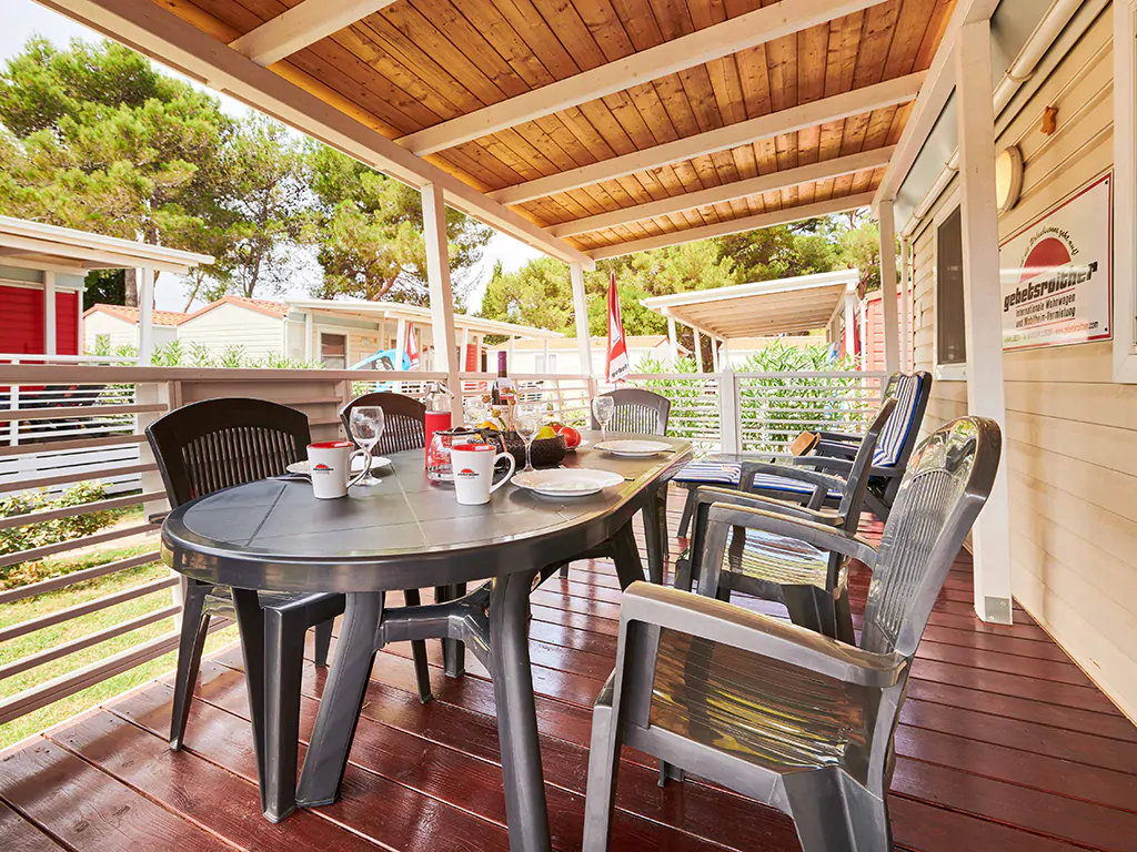 brioni-sunny-camping-exterior-terrace-i