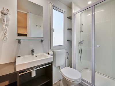 camping-mon-perin-mobile-home-premium-la-interior-bedroom-kitchen