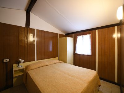 camping-c-era-una-volta-bungalow-interior-double-bed-ii
