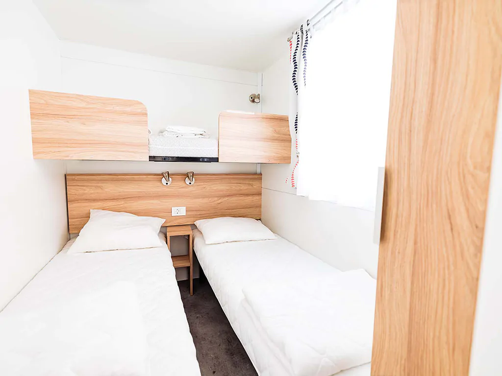 mobile-home-premium-a-interior-bedroom-single-beds-4
