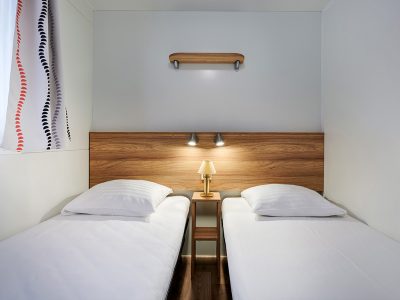 mobile-home-premium-i-interior-bedroom-single-beds-3