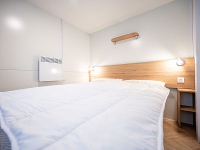 camping-slatina-mobile-home-premium-a-interior-bedroom-double-bed