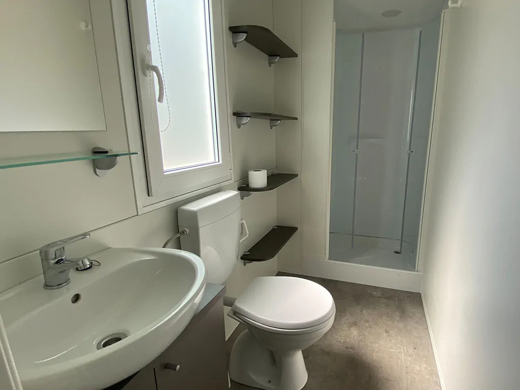 jezera-lovisca-mobile-home-premium-a-interior-bathroom