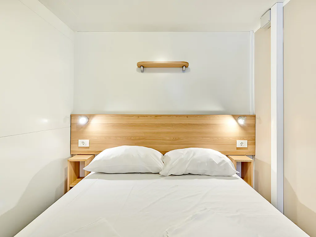 mobile-home-classic-a-interior-bedroom-3