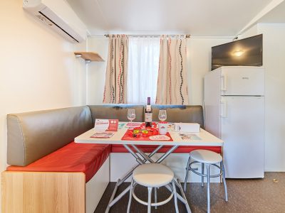 mobile-home-classic-a-interior-living-room-kitchen-3