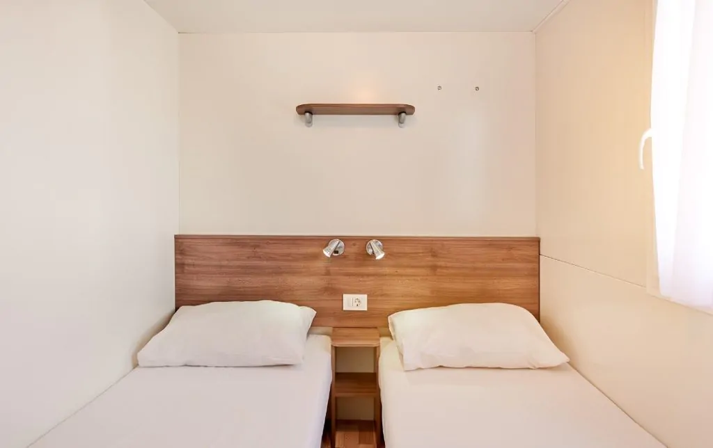 mobile-home-classic-h-interior-bedroom-single-beds