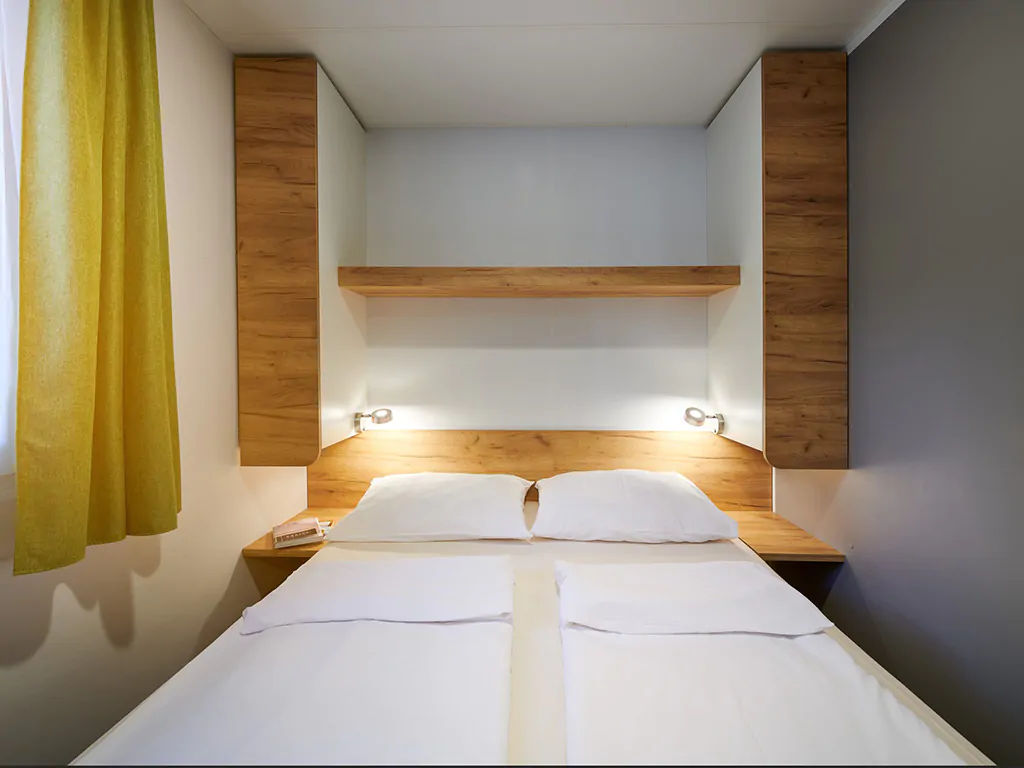 mobile-home-premium-la-interior-bedroom-double-bed