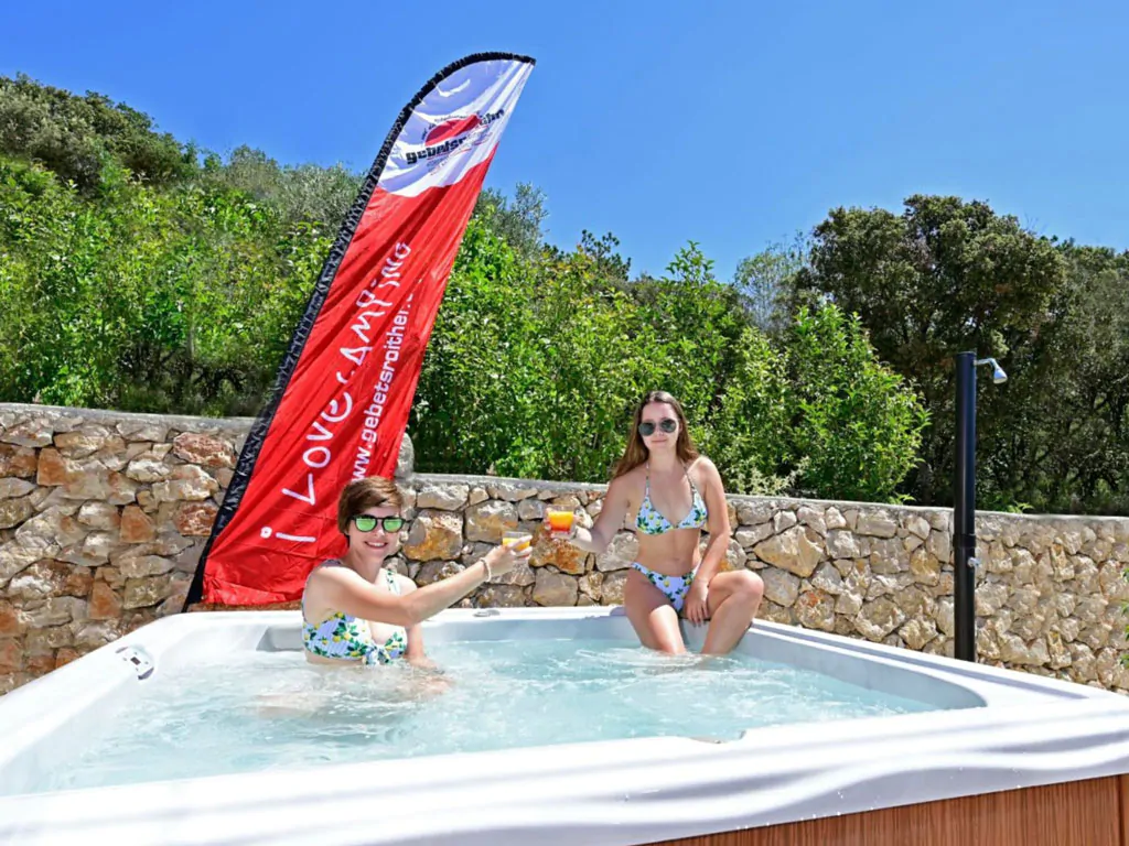 camping-slatina-mobile-home-luxus-plus-m-exterior-pool