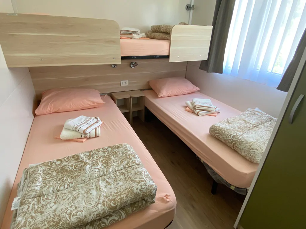 mobile-home-premium-j-interior-single-beds