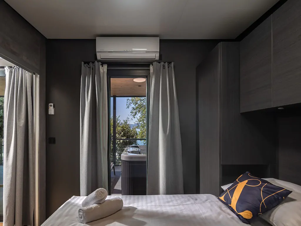 elements-camping-selce-mobile-home-mare-exclusive-spa-seaside-interior-bedroom