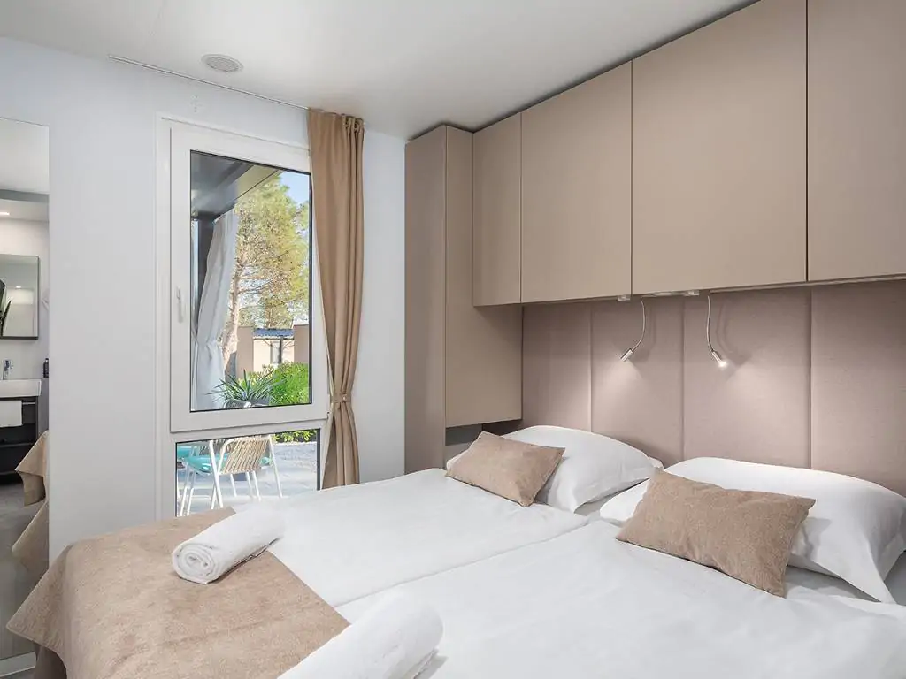 aminess-avalona-comfort-holiday-home-interior-bedroom-double-bed