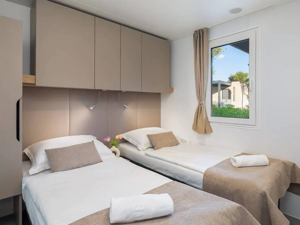 aminess-avalona-comfort-holiday-home-interior-bedroom-single-bed