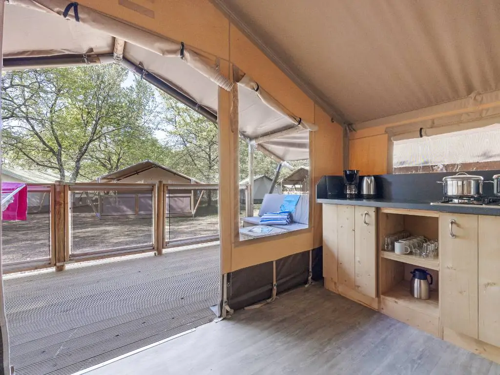 camping-bijela-uvala-safari-tent-lodge-interior-kitchen-terrace