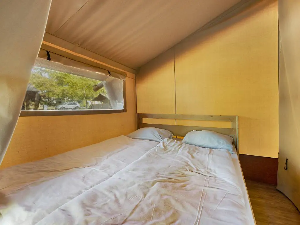 camping-cikat-safari-tent-lodge-double-bed