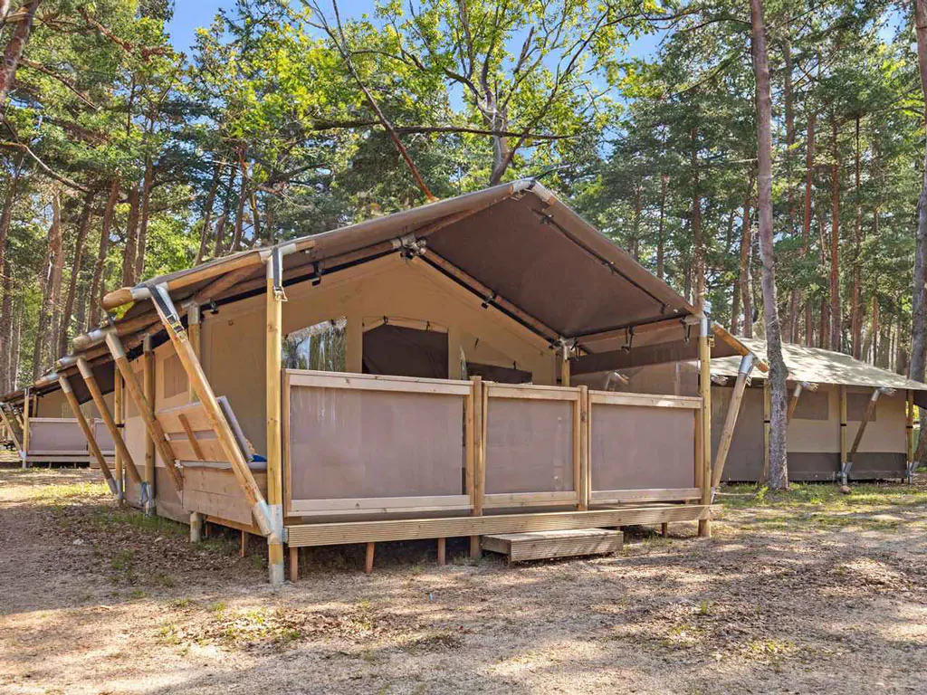 camping-cikat-safari-tent-lodge-exterior-front-view