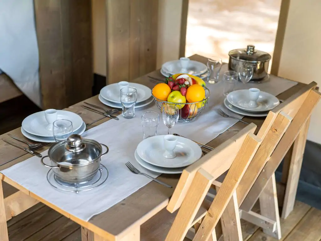 camping-krk-safari-tent-comfort-aircro-dining-table