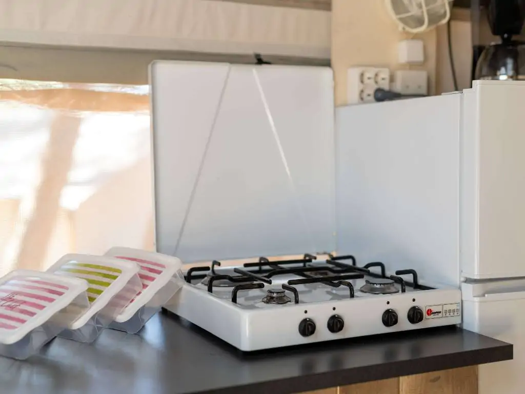 camping-krk-safari-tent-comfort-aircro-kitchen-gas-stove