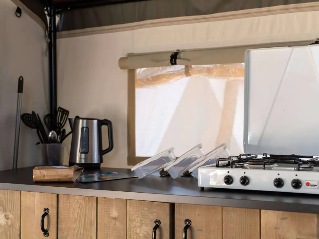 camping-krk-safari-tent-comfort-aircro-kitchen