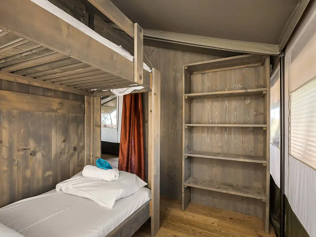 camping-lanterna-glamping-tent-luxury-safari-tent-6-persons-interior-bedroom-bunk-beds-i