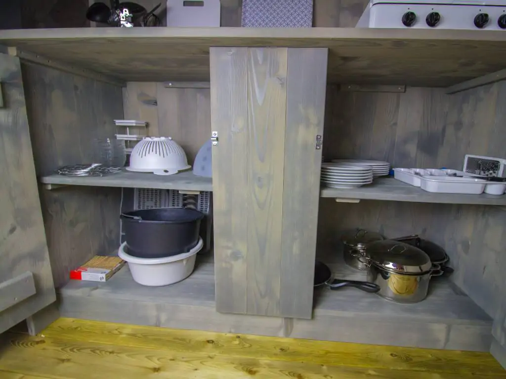 camping-lanterna-glamping-tent-luxury-safari-tent-6-persons-interior-kitchen