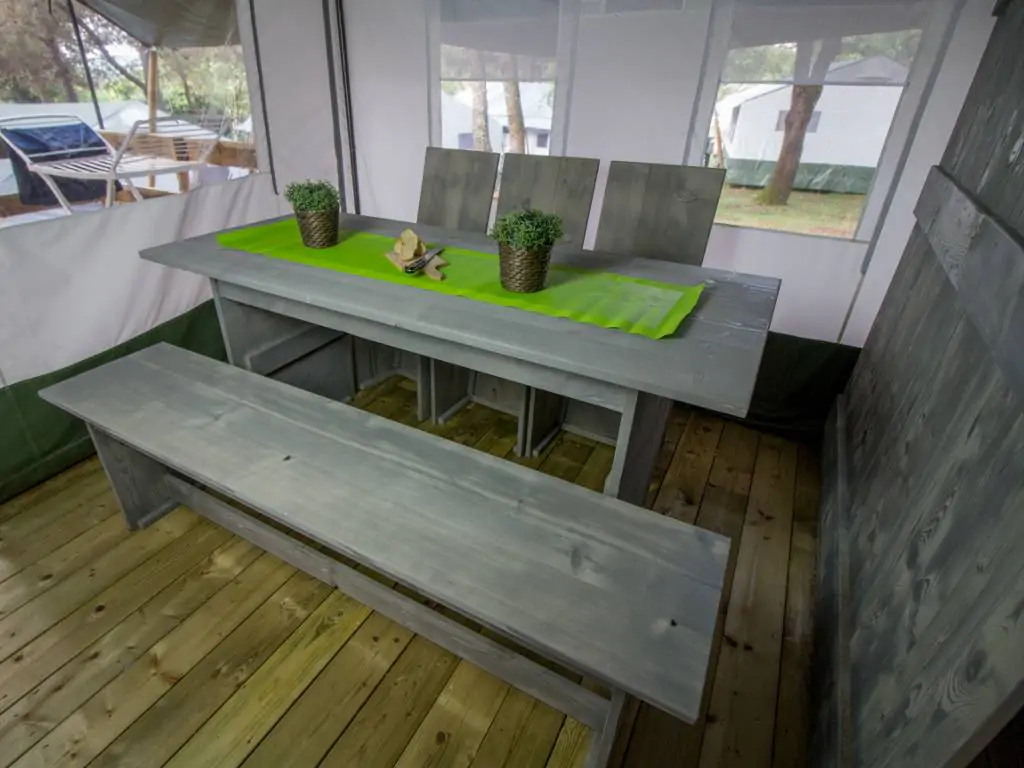 camping-lanterna-glamping-tent-luxury-safari-tent-6-persons-interior-living-room-table