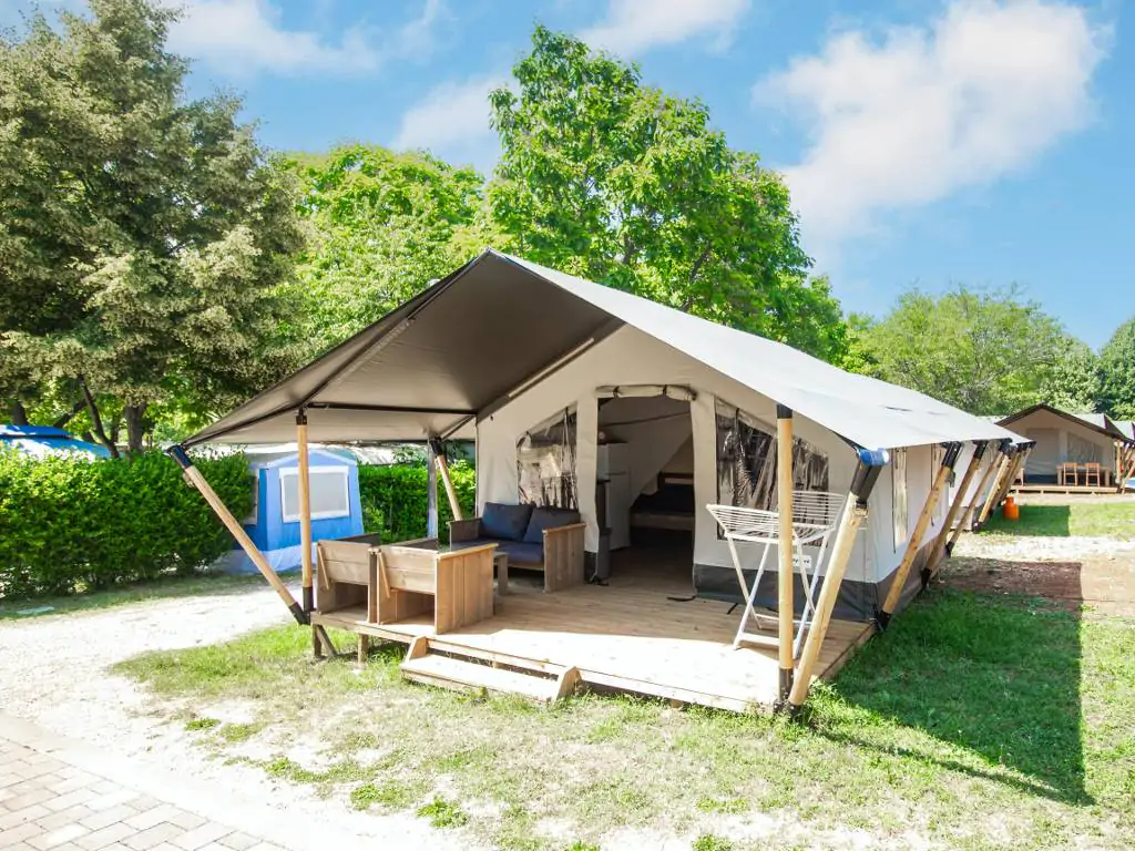 camping-lanterna-glamping-tent-safari-tent-comfort-airco-exterior-glamping-tent-i
